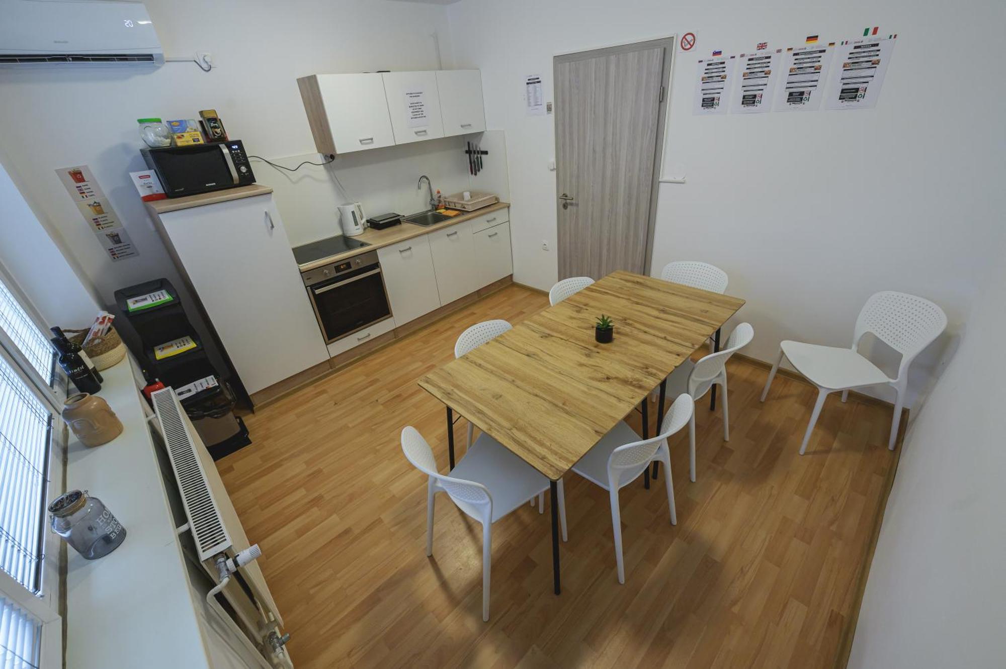 Do Avta Rooms Любляна Экстерьер фото